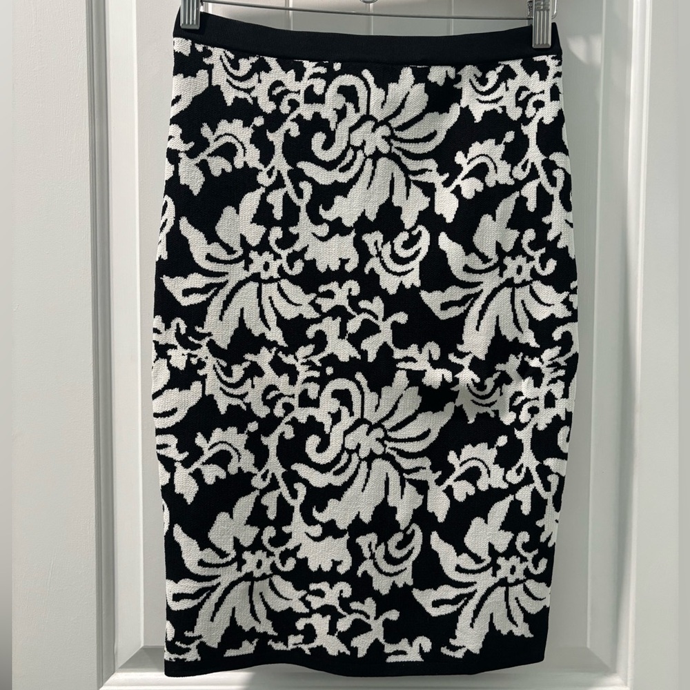 Jealous Tomato Black And White Floral Print Sweater Pencil Skirt Size Medium